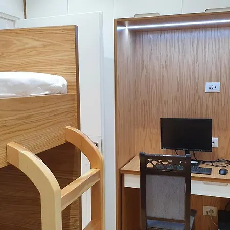 Aliko's Peaceful House, Close To Bus Terminal تيرانا