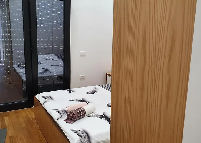 Aliko's Peaceful House, Close To Bus Terminal * تيرانا